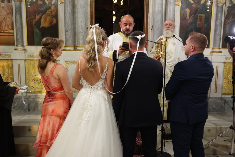 Φωτογραφείο Αγία Παρασκευή - Γαμπρός και νύφη σε αστικό περιβάλλον.