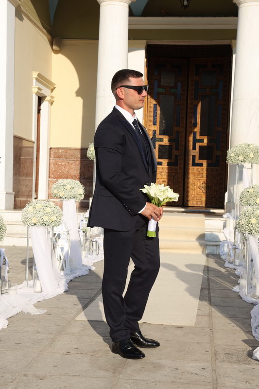 Πορτρέτο νύφης και γαμπρού μετά την τελετή στην Αθήνα.